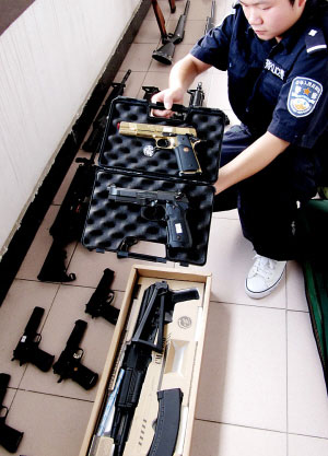 LOL比赛赌注平台:玩具店里卖玩具枪被判刑十年 玩具枪到底是玩具还是枪