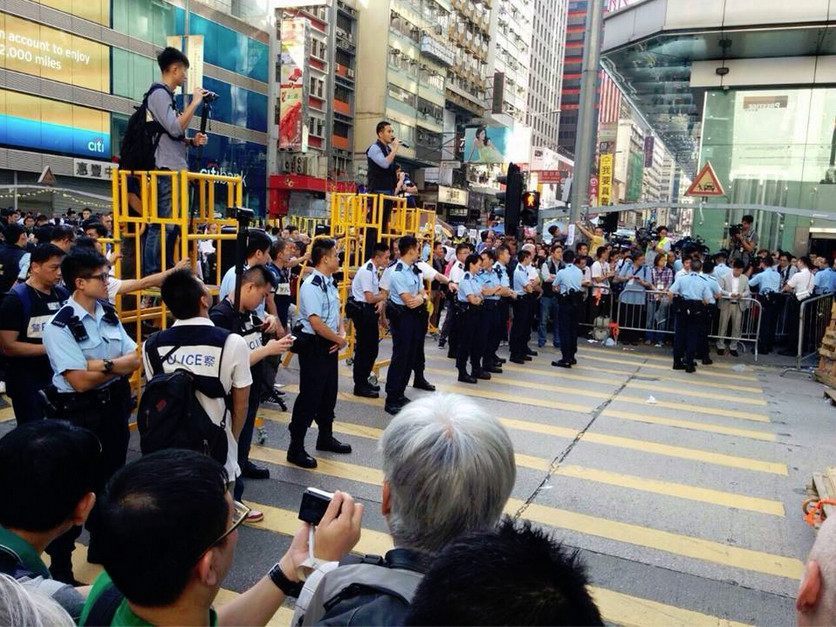 大年初LOL比赛赌注平台一旺角“暴动”，今早涉嫌纵火案。香港最近有点“臭”